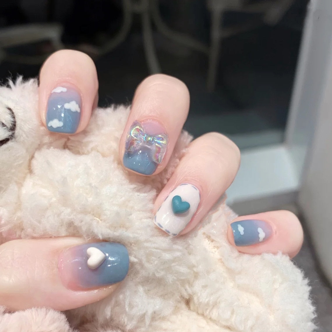 Short 24pcs Professional Fake Nails Sky Blue Cloud Acrylic Nail Tips Heart Decal Press On Nails Full Cover Manicure Z1347
