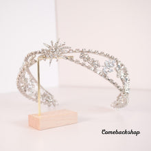 Load image into Gallery viewer, Vintage tiara crown Crystal Flower Wedding Hair Combs Bridal Simulated Pearls Hair piece silver clear Wire Wedding Hair Ornaments