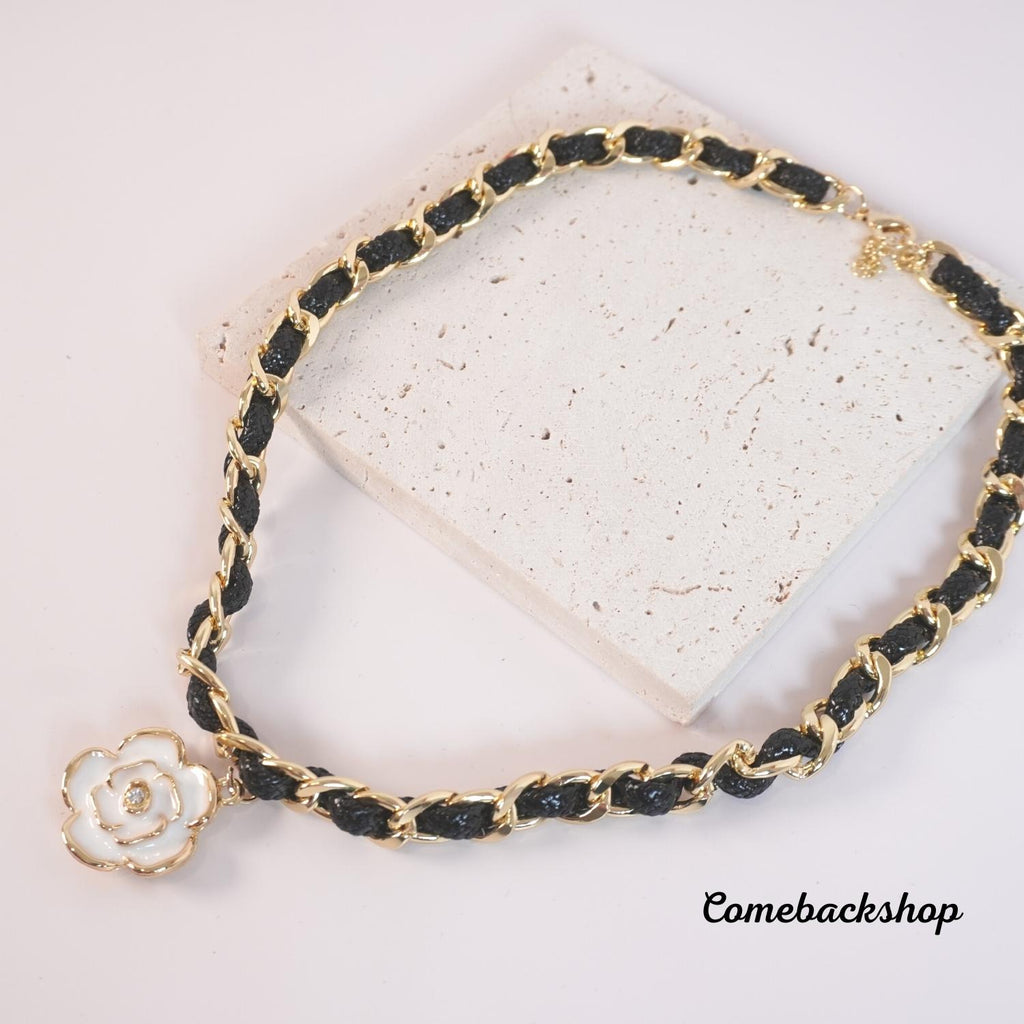 Flower Shaped Opal Chain Pendant Necklace for Women Temperament Jewelry Shiny AAA Zircon Wedding Gift