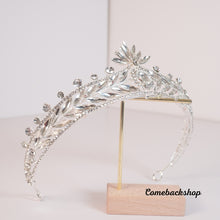Load image into Gallery viewer, Silver Crystal Crowns and Tiaras Women Queen Crown Princess Hair Accessories Christmas Birthday Halloween Party Wedding Tiaras Valentines