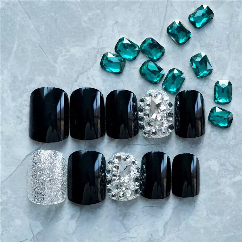 Punk White Silver Fake Nails Short Design Full Cover Rhinestone False Nails