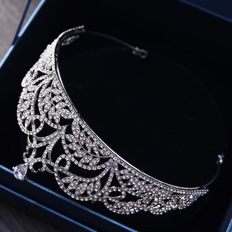 Tiara Crown Jewelry Gift for Women Girls,Headband Headpiece Silver Crystal Rhinestone Diadem Princess Birthday Yallff Crown with Comb, Swarovski