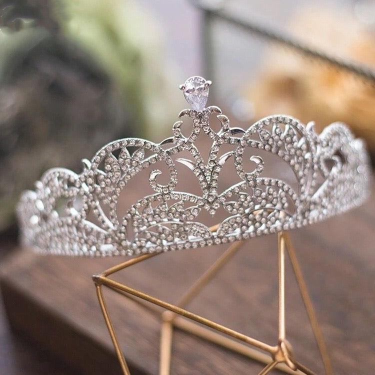 Tiara Crown Jewelry Gift for Women Girls,Headband Headpiece Silver Crystal Rhinestone Diadem Princess Birthday Yallff Crown with Comb, Swarovski