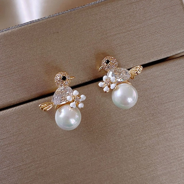 New Cute Animal Stud Earrings for Women Temperament Horse Kitten Owl Pearl Rhinestone Earring Girls Birthday Party Jewelry