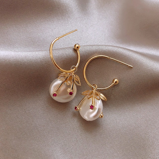 New Cute Animal Stud Earrings for Women Temperament Horse Kitten Owl Pearl Rhinestone Earring Girls Birthday Party Jewelry